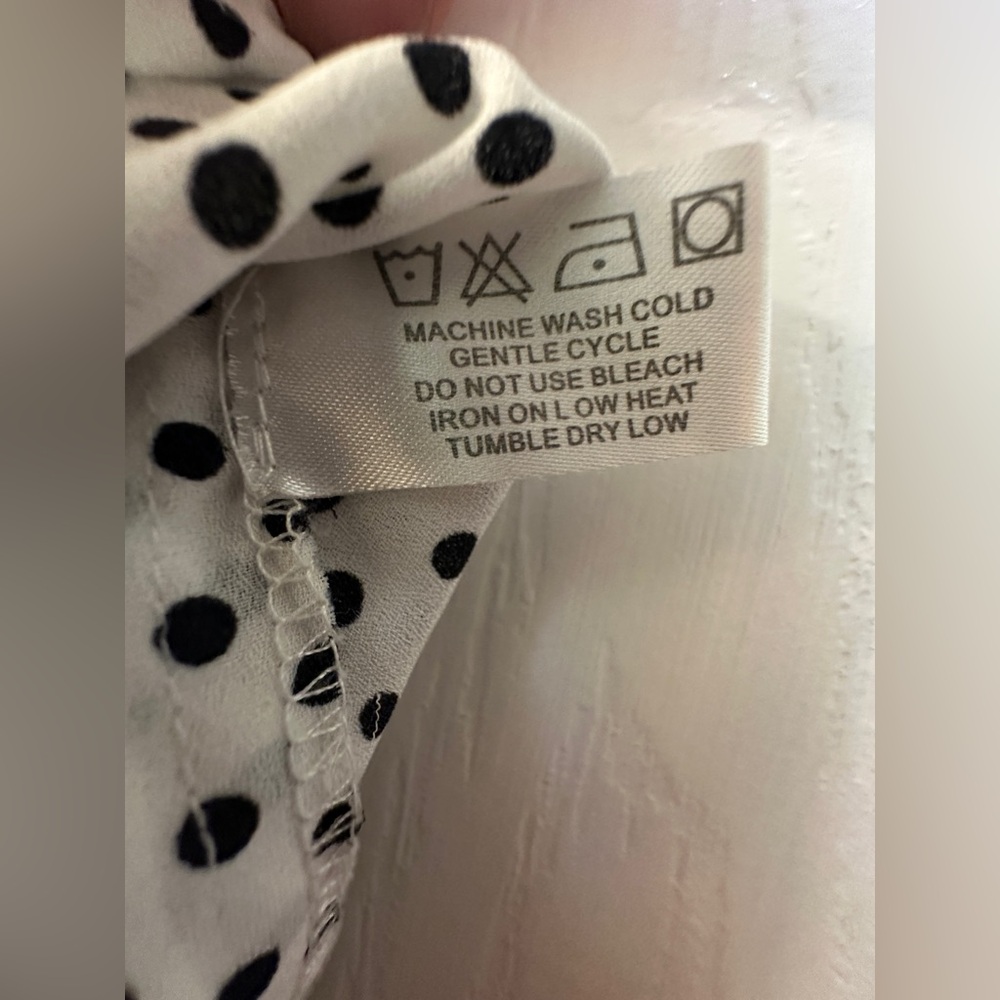 Violet & Claire Black and White Polka Dot Blouse Size Medium - Picture 5 of 6